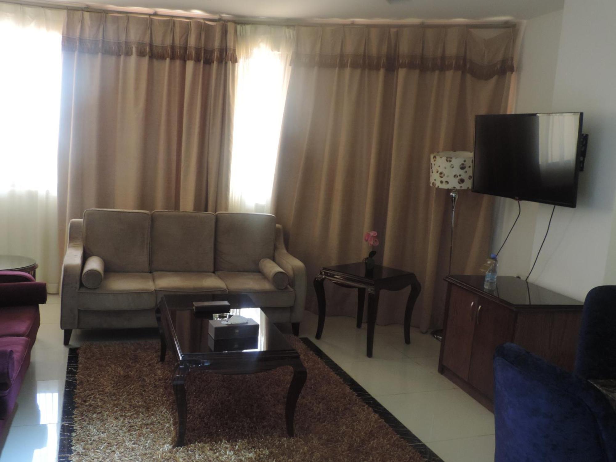 Crown Hotel Djoeba Kamer foto