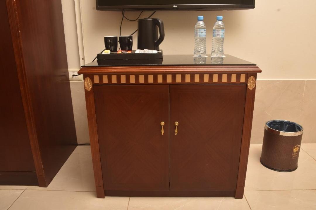 Crown Hotel Djoeba Buitenkant foto