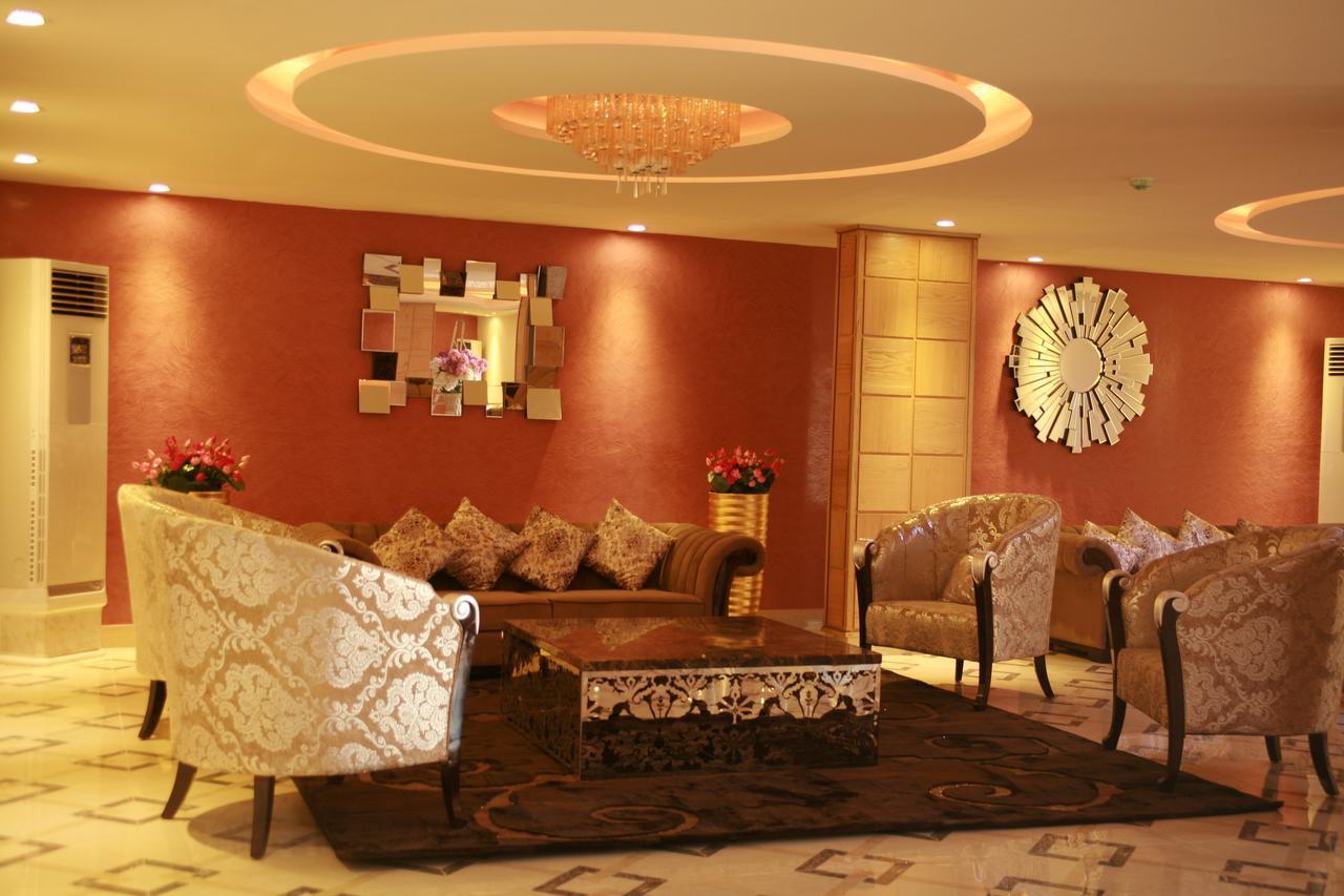 Crown Hotel Djoeba Buitenkant foto