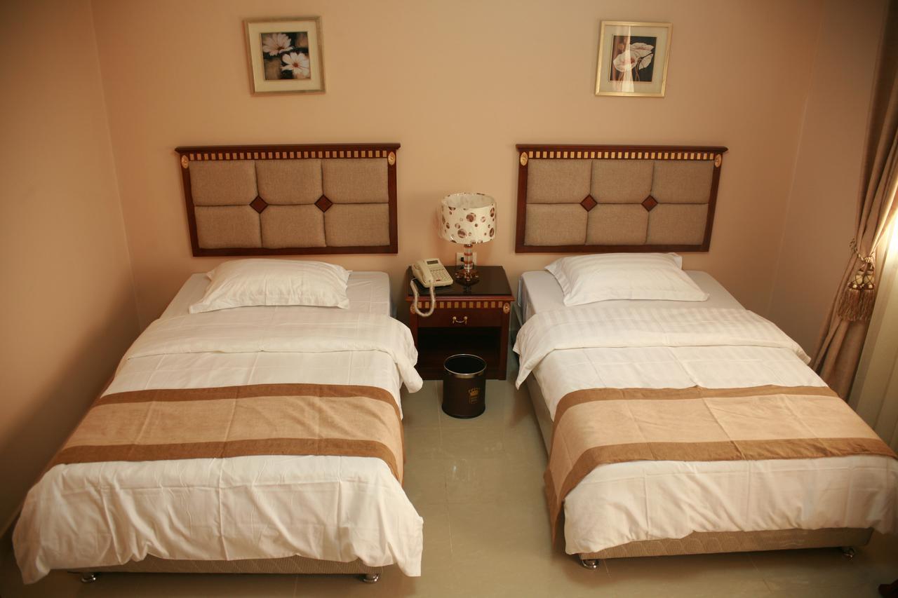Crown Hotel Djoeba Buitenkant foto