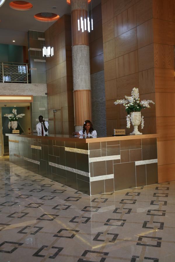 Crown Hotel Djoeba Buitenkant foto