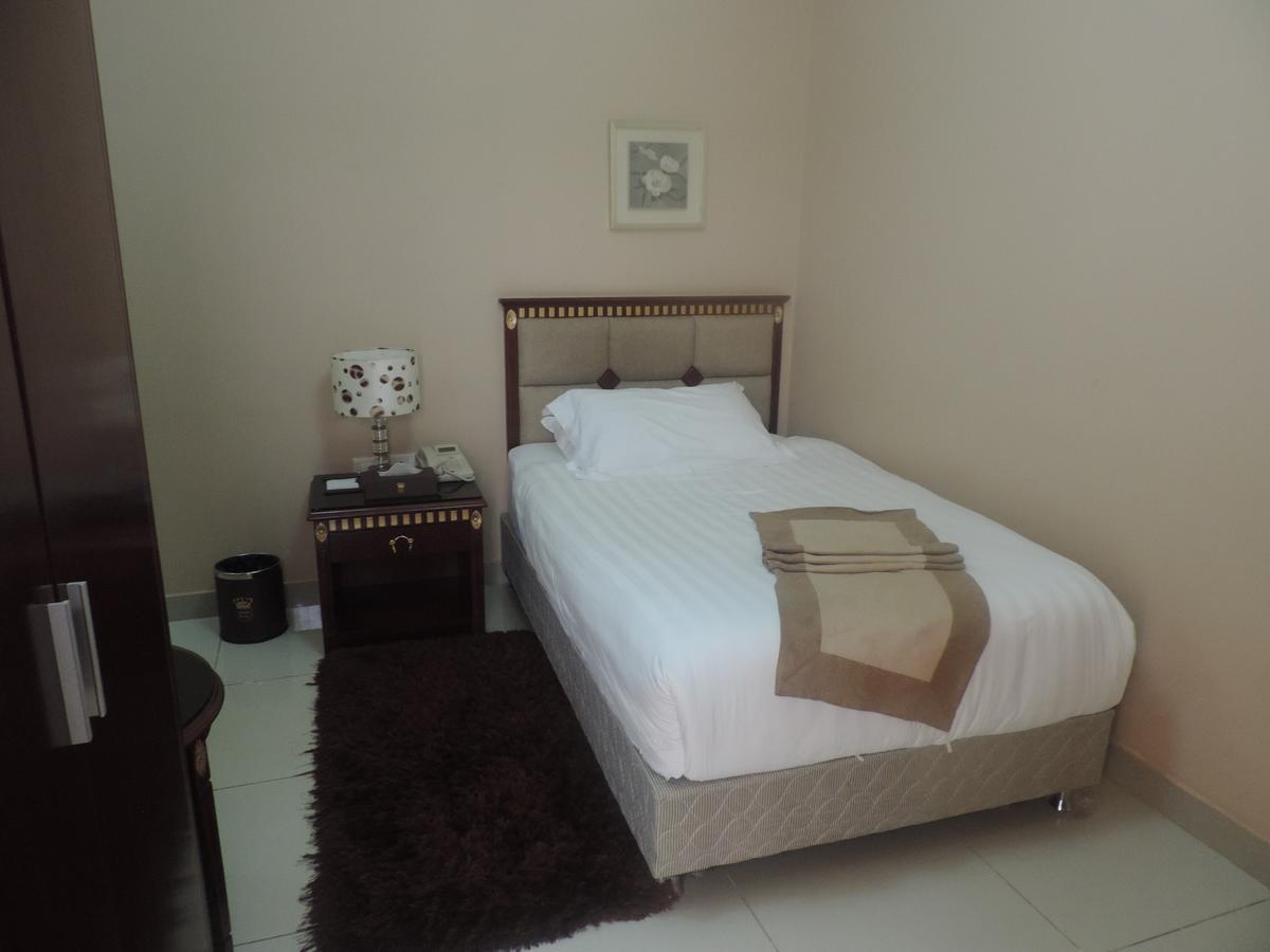 Crown Hotel Djoeba Kamer foto