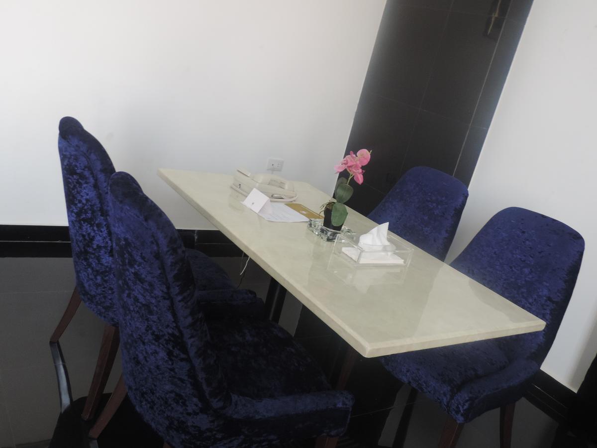 Crown Hotel Djoeba Kamer foto