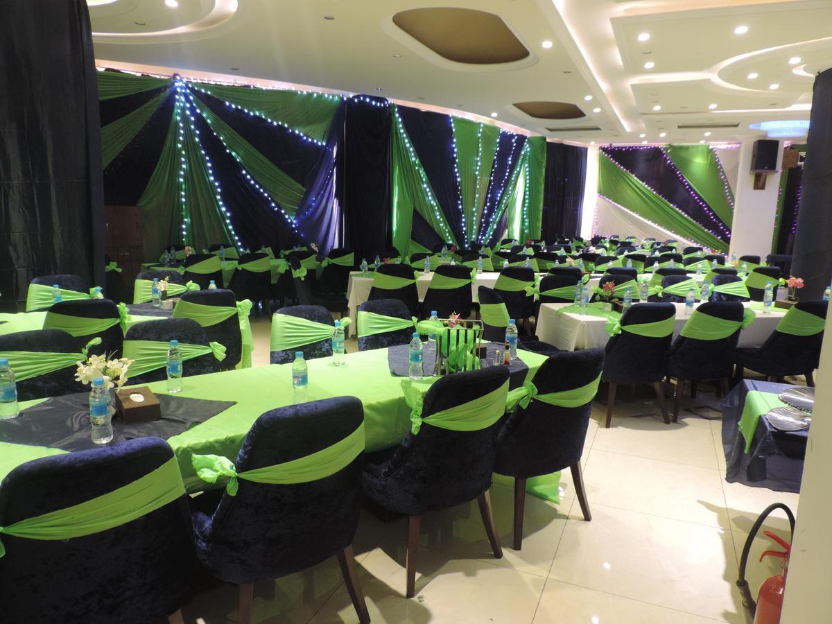 Crown Hotel Djoeba Buitenkant foto